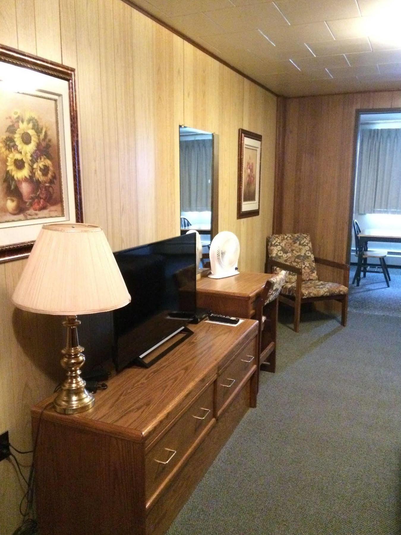 Airport Chalet Whitehorse Extérieur photo